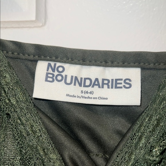 Green Lace Dress - Picture 4 of 5